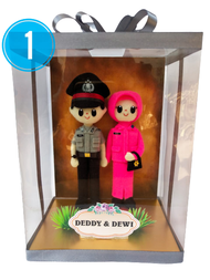 Boneka Couple Polisi Dan Bhayangkari Kemasan Box Mika Sedang