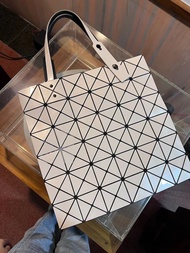 New ของแท้ กระเป๋า issey miyake Lucent 6x6 กระเป๋าถือผู้หญิ