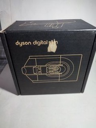 Dyson digital slim SV18 battery原裝電池，保養3個月，歡迎查詢。