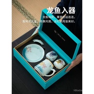 Warna Enamel Cawan Sepasang Arwana Emas Porselin Putih Cawan Pejabat Cawan Teh Seramik dengan Tudung