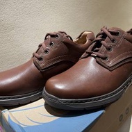 全新 Clarks 🇬🇧 其樂 輕身真皮便服鞋