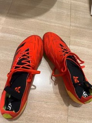 Adidas 足球鞋