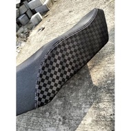 SIKU RX King seat cover with sandpaper x 3D chess elbow - RX King seat cover with 4D checkered carbo