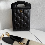 Gucci 黑壓紋直立手機包斜背包