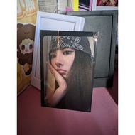 PHOTOCARD OFFICIAL MEOVV GAWON BALL CAP