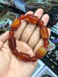 Vòng đeo tay lắc tay phong thủy đá mã não Tây Tạng với điểm nhấn là viên đá DZI 3 mắt dáng lu lu thố