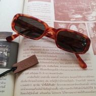 แว่นตากันแดด แว่นตาวินเทจ แว่นเก่าเก็บยุค 90s รุ่น Tiger63 กรอบลายเสือ ทรงสี่เหลี่ยมมน เลนส์สีดำ วิน