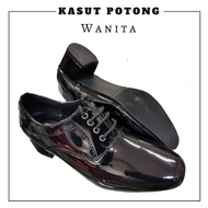 Kasut office Formal Hitam Kilat Bertali Wanita/ladies comfort shining black shoe/Kasut Potong kliat 