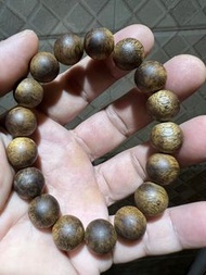 14.7 g - 天然海南地區種植（老白棋楠）金黃油結香 「移種料」（原種為越南地區野料）-            沉香圓珠手串（ 13.3 mm ）              （99 沉）果香味更重