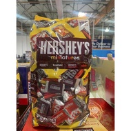 There are individual packs of Hershey's Miniatures Chocolate 1.58kg - 180 PILLS - American products