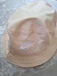 Nike淺橙漁夫帽