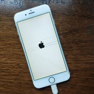 面交｜金色iPhone 6 (64GB) ，可正常使用，但螢幕裂，需自行整理，不附充電用品