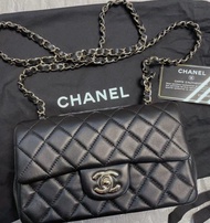 CHANEL Classic Flap CF mini Large Bag Black Lamb Skin 菱格 金扣 鏈條肩帶 羊皮革 口蓋 單肩 斜挎 手袋 迷你 女款 黑色 | A69900-Y