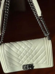 Chanel le boy bag (medium, white)