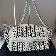 CHANEL 黑白編織郵差包cf
