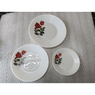 JAJ ,Pyrex June Rose Plate 6.5/8.5/10 inchi.Nos.Made in England.