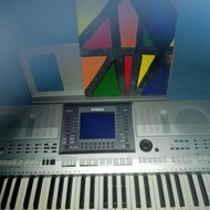 Keyboard Yamaha PSR S 700 (bekas)
