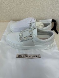 休闲鞋Roger Vivier RV 鑽扣小白鞋，36碼，全新