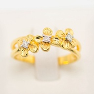 Happy Jewelry แหวนเพชรของแท้ แหวนดอกไม้ 3 ดอกเรียงกัน หวานๆ ทองแท้ 9k 37.5% ME636