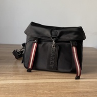 BALLY กระเป๋าสะพายข้างผู้ชาย กระเป๋าสะพายข้างระดับไฮเอนด์ แฟชั่นสบาย กระเป๋าสะพายไหล่เดี่ยว กระเป๋าไ