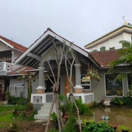 Rumah m² dengan 3 kamar tidur dan 2 kamar mandi pribadi di Gunung Salak (Rumah Bu Tari)