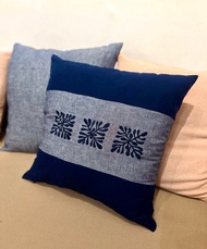 手繡亞麻抱枕套：午夜珊瑚綻放，海軍藍斜紋織