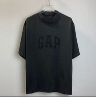 YEEZY x Gap x Balenciaga三方聯名款黑色短袖