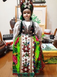 二手 白衣有黃斑 匈牙利傳統服飾 陶瓷娃娃（手足頭頸）身體柔軟