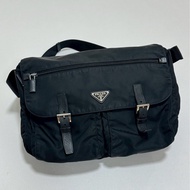 Prada雙口袋大號郵差包