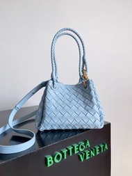💕折扣 💕 仙女款冰霧藍BV Andiamo經典編織多背法托特包 | Bottega Veneta Andiamo Small Intrecciato Woven Tote Bag|