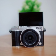 mirrorless Nikon 1 j5 lensa fix WiFi touchscreen layar flip