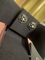 清櫃99% new Chanel 山茶花耳環