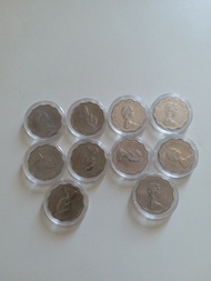 全新:香港:前殖民地:(2元硬幣):全部1984年:小皇冠:女皇頭:(在市面上極少有全新):硬幣:出售:(可散買5個):共10個
