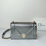 DIOR Diorama銀漆色盾牌包