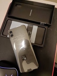 【SAMSUNG 三星】Galaxy Z Flip4 5G 6.7吋雙主鏡頭折疊式智慧型手機(8G/256G)
