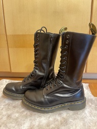 Dr. Martens 14 eyes