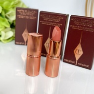 Charlotte Tilbury Matte Revolution Lipstick 1.1g 
สี Pillow Talk