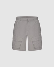 URBAN REVIVO - Quần short nam ống rộng phối túi hiện đại UUV650003-DC1