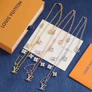 LV 字母四葉草白貝項鍊