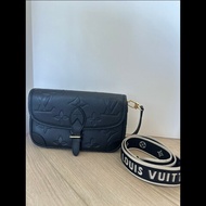 LV 黑色Diane 法棍包