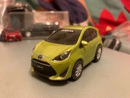 1:30 Toyota Prius C Aqua 豐田原廠 回力車 青色