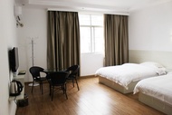 Hechi Chendong Business Hotel