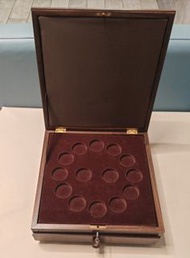 首枚英女皇訪港金幣原裝（淨盒價）