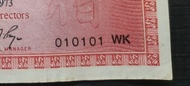 罕有010101三重覆靚號碼
1973年滙豐$100，荔枝紅。卅字摺無穿爛。只售$999包郵局易寄取費，可選擇7-11，郵局或智郵站自取。不順豐。(保證100%真幣，否則賣家願意負上一切責任)
~面交