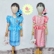 ชุดไทยเด็กหญิง ผ้าพิมพ์ลายไทย รุ่นน้ำอบ เซ็ท3ชิ้น เสื้อ กระโปรง โบว์