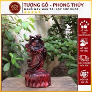 The feng shui statue of Dharma has the meaning of town, exorcism and bringing good luck in red and b