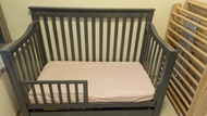 Toddler bed with drawer 兒童床架