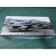 FUJIMI 1/72 A-4E SKYHAWK VC-5 Assembly Model Kit Board Pieces Complete, with Original Instructions a