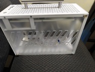 白色 ITX 機箱