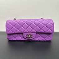Chanel 香奈兒Cf，紫色羊皮銀扣，底長20。